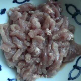 青椒肉丝盖饭步骤1