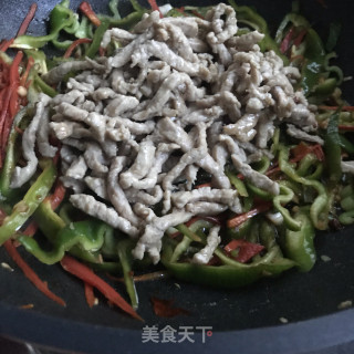 青椒肉丝盖饭步骤8