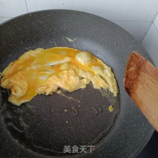 鸡蛋炒紫花地丁步骤7