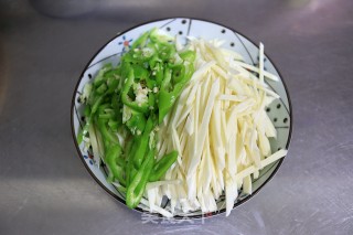 辣椒炒茭白步骤2