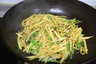 辣椒炒茭白步骤6