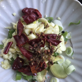 香辣鲈鱼炖豆腐步骤2
