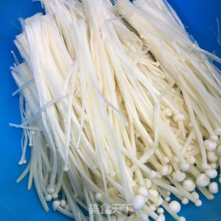 蒜蓉粉丝烧金针菇步骤2