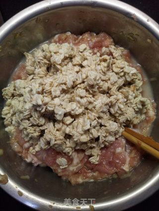 油炸燕麦猪肉丸步骤4