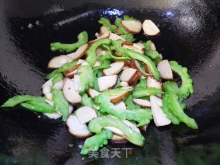 苦瓜炒豆腐卷步骤5