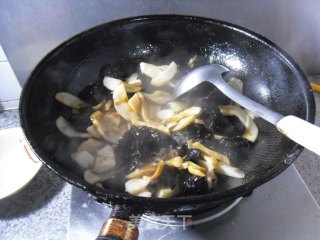 菌菇黑白菜步骤9