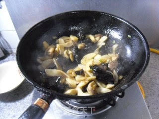 菌菇黑白菜步骤10