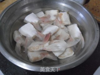 红烧巴沙鱼翅步骤1