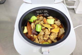 牛肉浓汤炖香菇胡萝卜步骤5