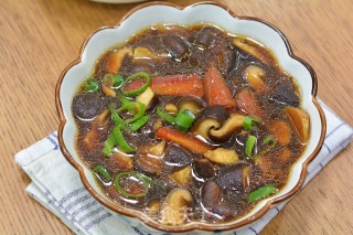 牛肉浓汤炖香菇胡萝卜步骤12