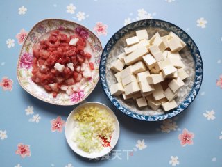酱烧肉丁豆腐步骤2