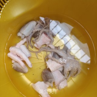 鸡爪章鱼炒毛豆步骤2