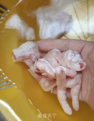 鸡爪章鱼炒毛豆步骤1