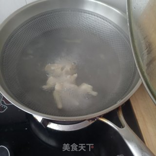 鸡爪章鱼炒毛豆步骤4