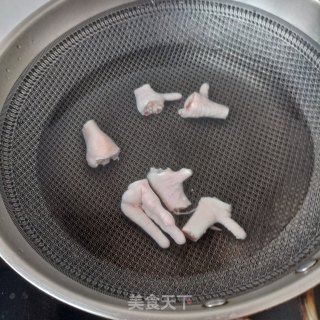 鸡爪章鱼炒毛豆步骤3