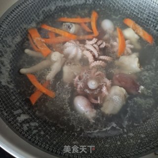 鸡爪章鱼炒毛豆步骤10
