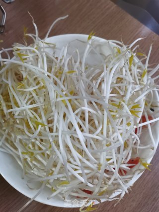 酸辣炒豆芽步骤1