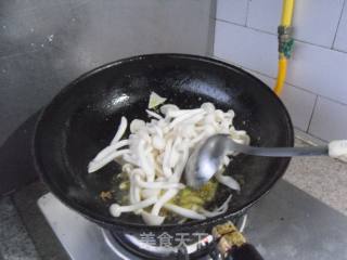 虾仁白玉菇步骤7