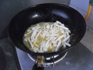 虾仁白玉菇步骤8
