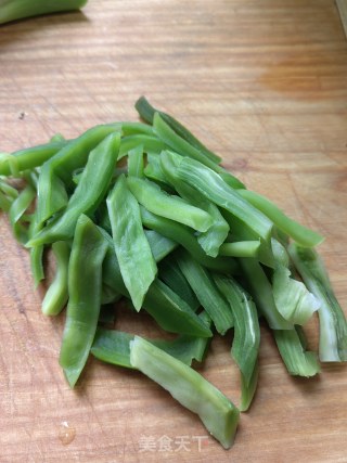 鸡蛋木耳炒贡菜 步骤1