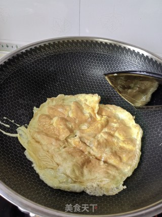 鸡蛋木耳炒贡菜 步骤2