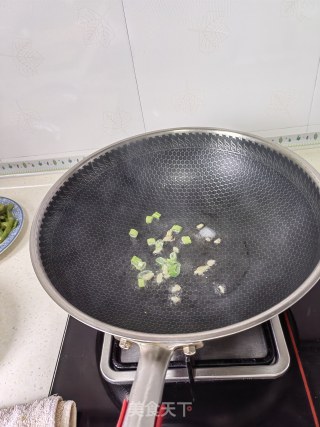 鸡蛋木耳炒贡菜 步骤3