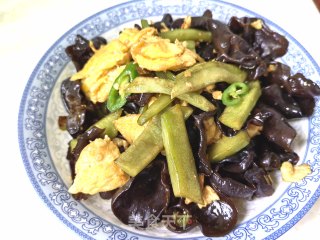 鸡蛋木耳炒贡菜 步骤6