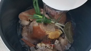 酱香烤猪蹄步骤6