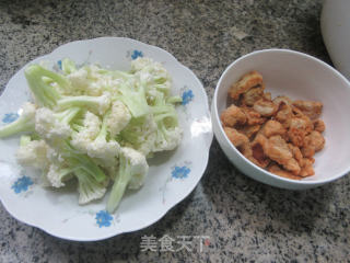 猪油渣炒花菜步骤1