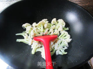 猪油渣炒花菜步骤2