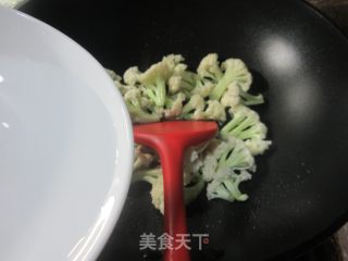 猪油渣炒花菜步骤3
