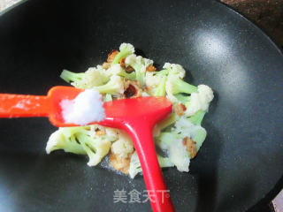猪油渣炒花菜步骤6