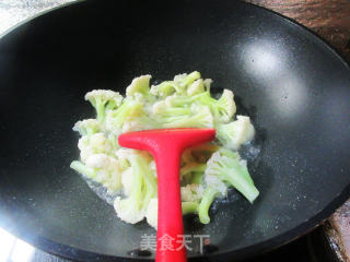 猪油渣炒花菜步骤4