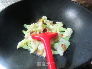 猪油渣炒花菜步骤5