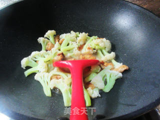 猪油渣炒花菜步骤8