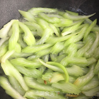 西芹炒牛柳步骤6