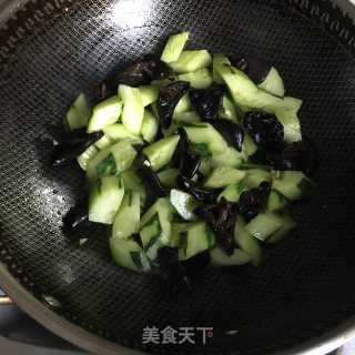 木耳炒黄瓜步骤5