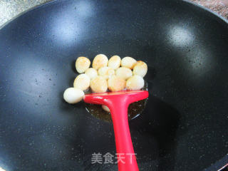 虎皮鹌鹑蛋烧毛豆步骤3