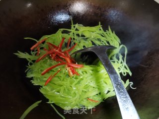 韭菜炒莴笋丝步骤4