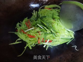 韭菜炒莴笋丝步骤5