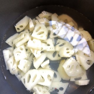 莲藕炖精肉步骤2