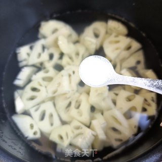 莲藕炖精肉步骤3