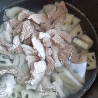 莲藕炖精肉步骤9