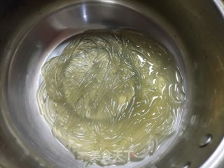 红薯粉丝炒娃娃菜步骤3