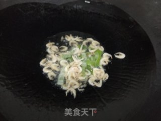 红薯粉丝炒娃娃菜步骤4