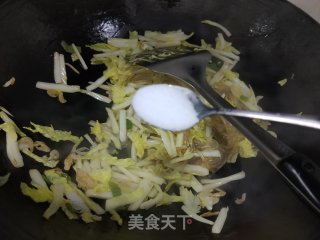 红薯粉丝炒娃娃菜步骤8