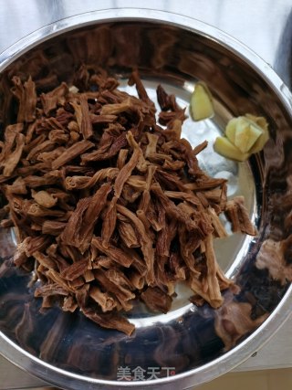 肉末花生焖豆角干步骤2