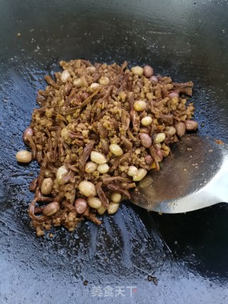 肉末花生焖豆角干步骤11