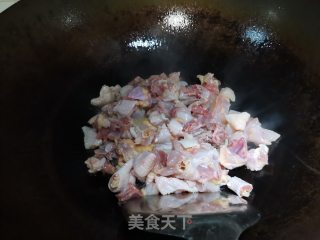 啤酒炖碎碎土鸡步骤2