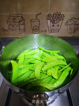 培根炒荷兰豆步骤2